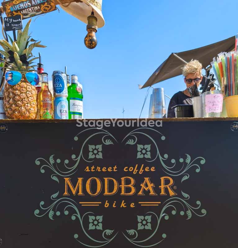 Πάγκος Modbar όπου παρασκευάζονται ποτά για εκδηλώσεις