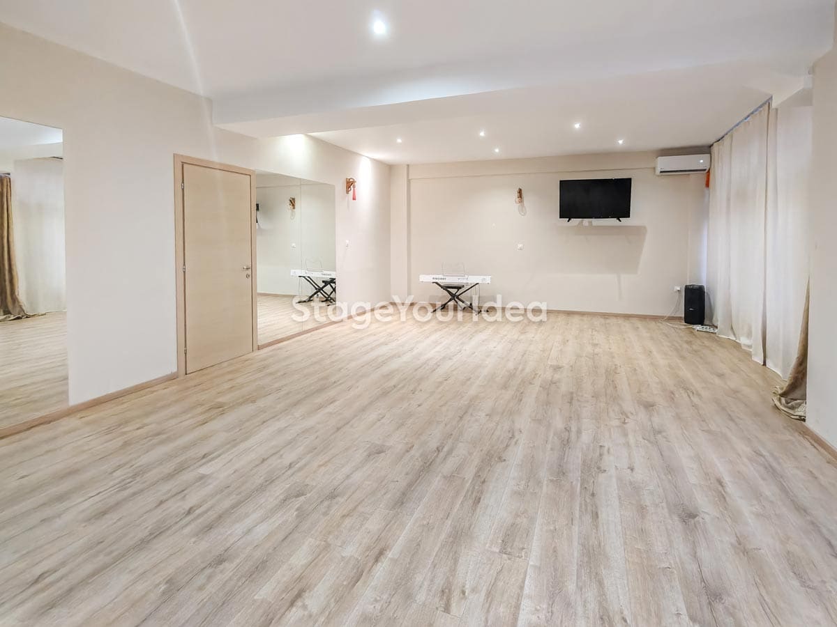 Αίθουσα για κοπή βασιλόπιτας με οθόνη προβολών στη Θεσσαλονίκη