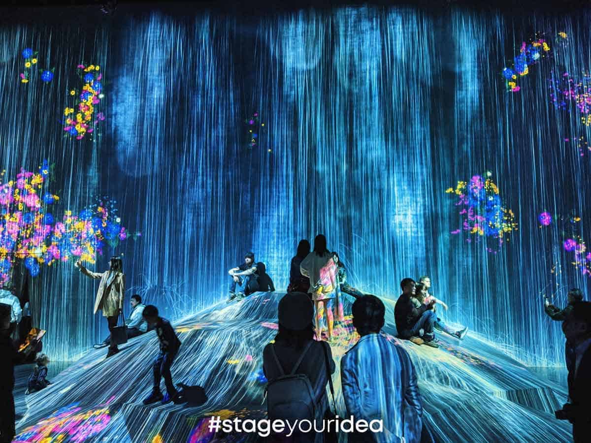 Διοργάνωση brand activation σε θέατρο με projection mapping