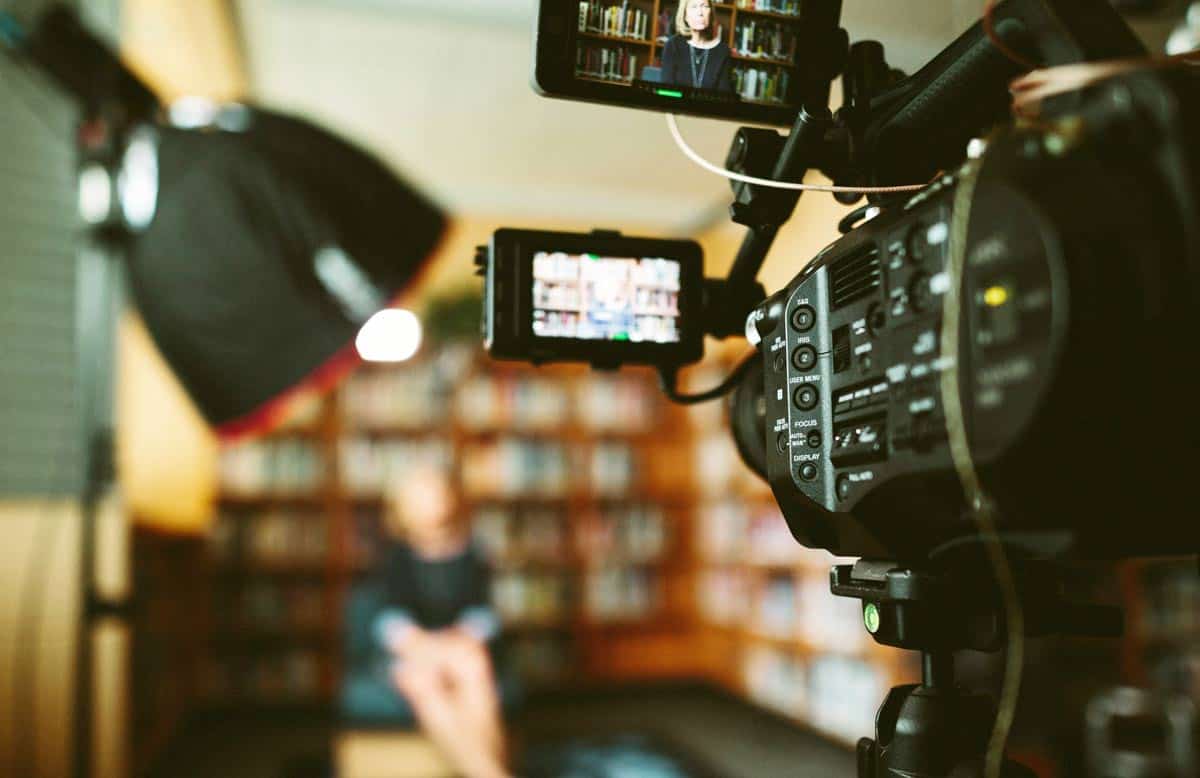 tip κάνε τα εταιρικά βίντεο συντεντεύξεων πιο φυσικά και άνετα