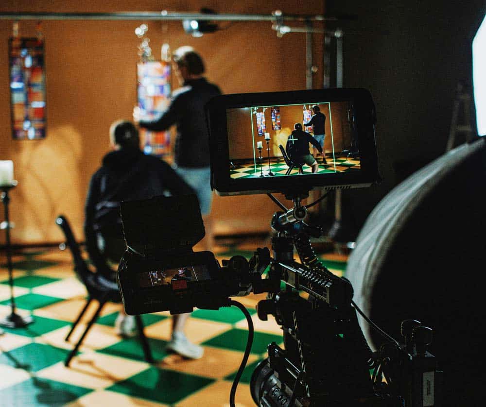 Ομάδα βιντεοληπτών καταγράφει εταιρικό βίντεο με σωστή αναλογία κάδρου λήψης