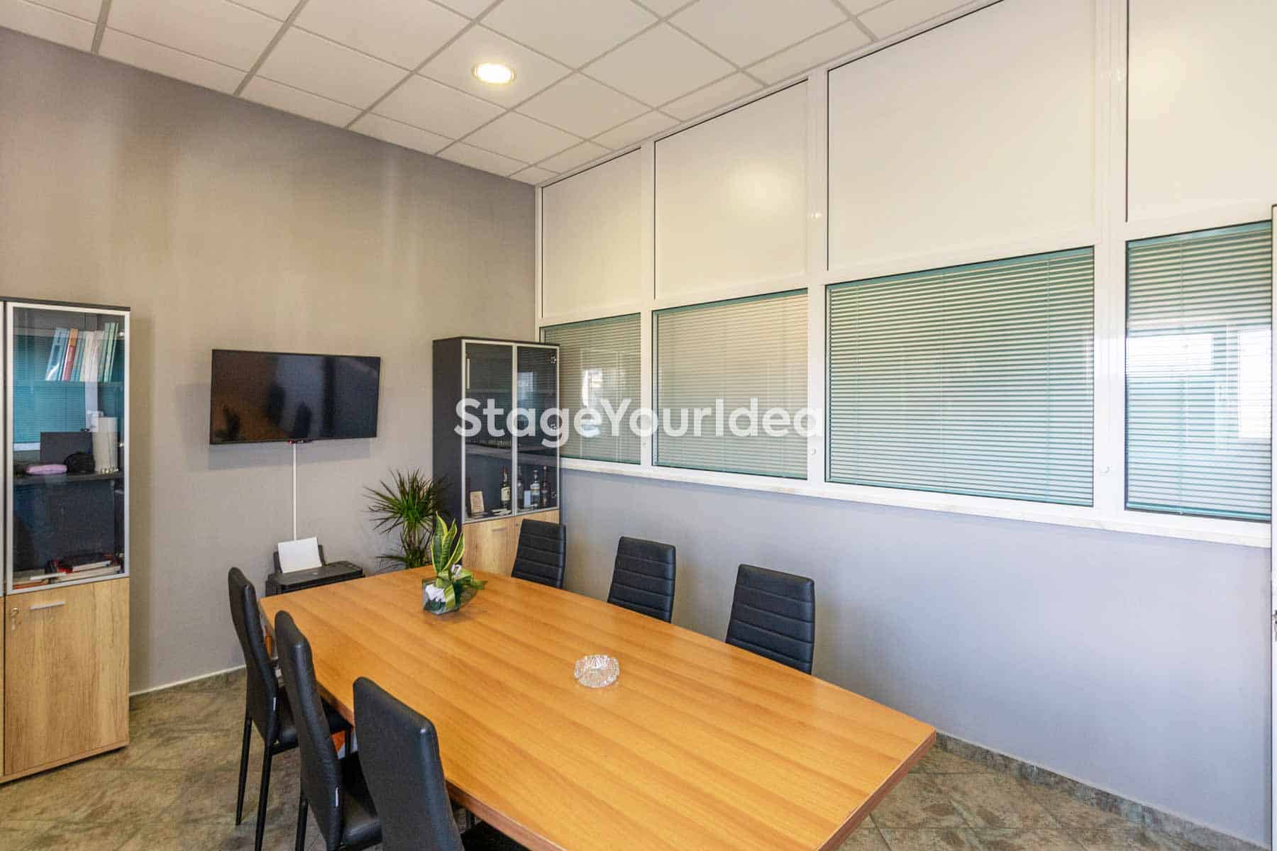 Αίθουσα συσκέψεων σε πολυχώρο εκδηλώσεων στη Θεσσαλονίκη