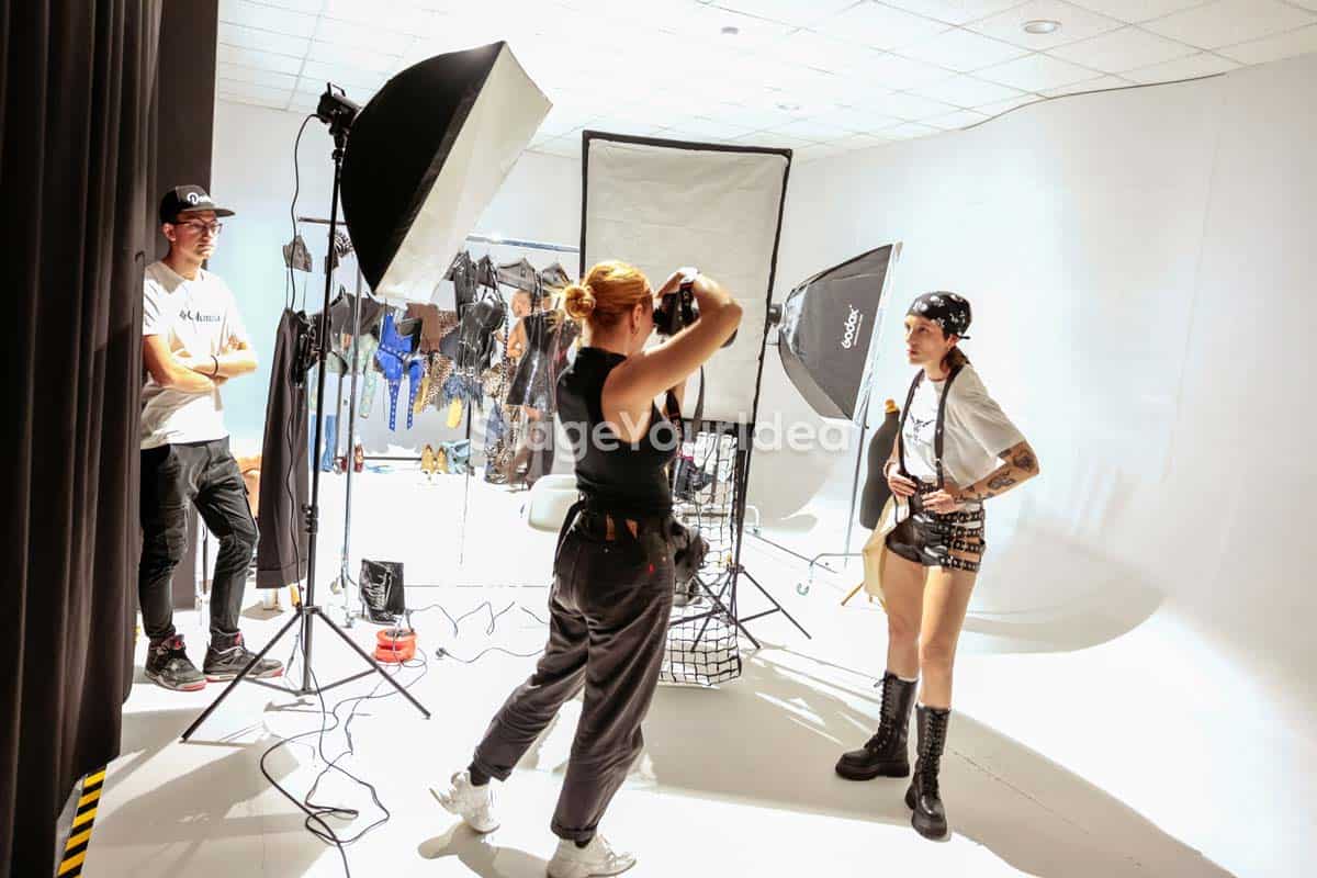 Φωτογράφιση μοντέλου σε εταιρικό event μόδας στη Θεσσαλονίκη