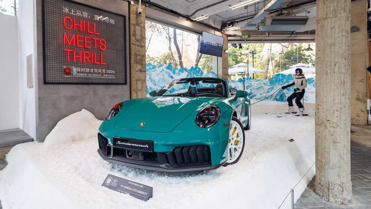 Porsche 911 σε θεματικό pop up showroom στη Σαγκάη