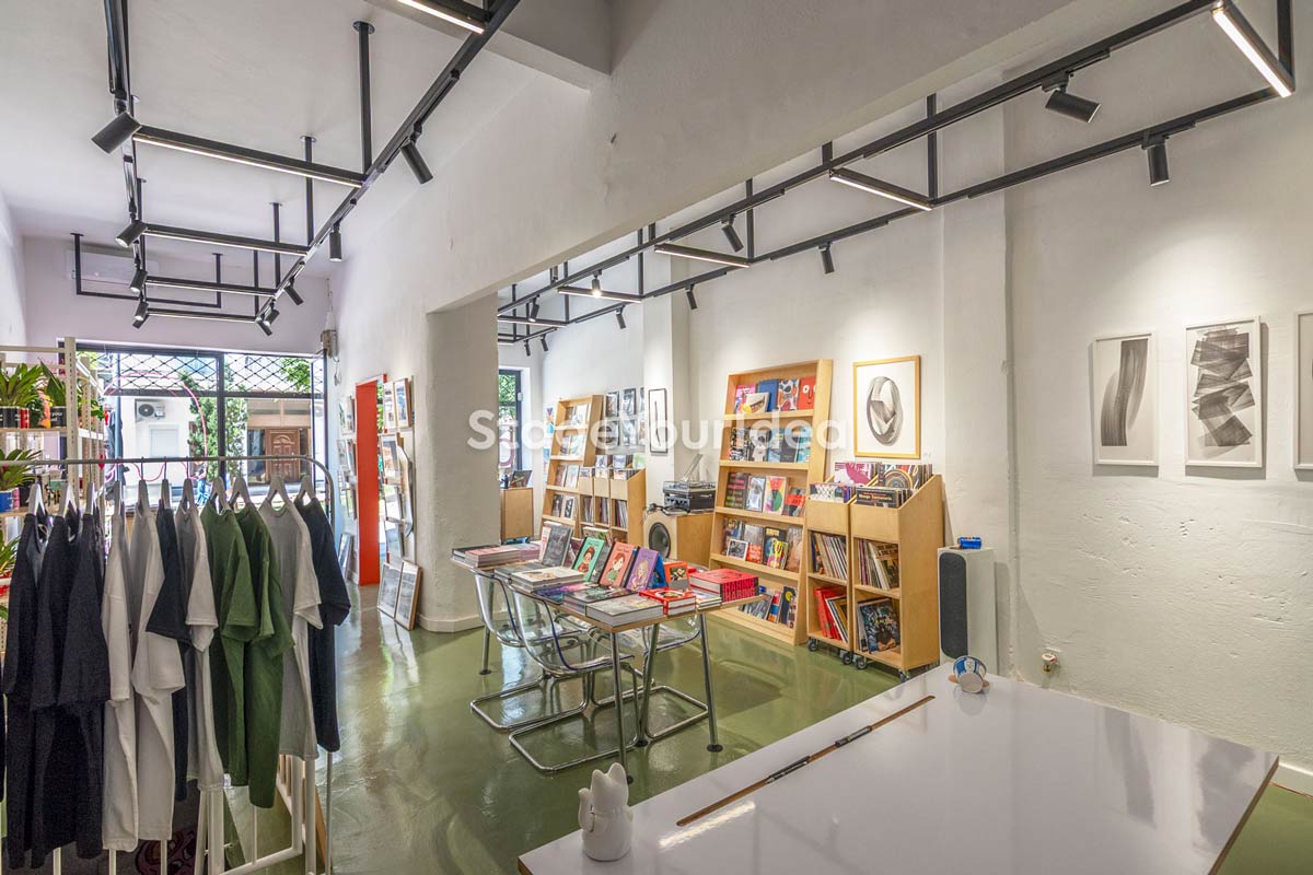 Concept pop-up store στη Θεσσαλονίκη με ευέλικτη διαρρύθμιση, εκθεσιακό χώρο και σύγχρονη αισθητική, ιδανικός για brand activations, εκθέσεις έργων τέχνης και content creation.