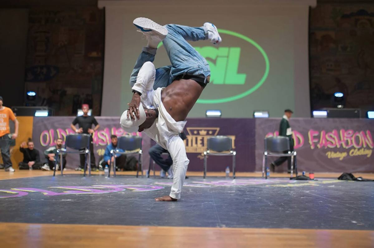 Live breakdance performance σε pop up fashion event στη Θεσσαλονίκη