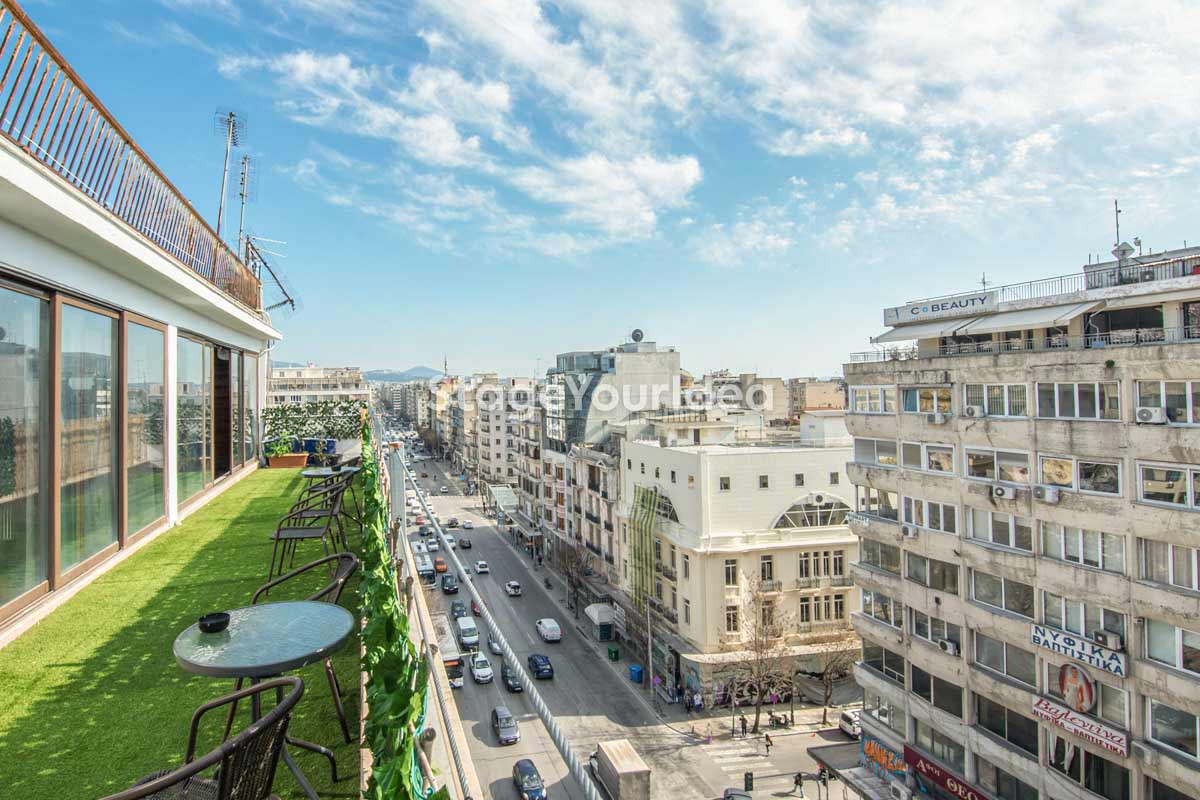 Rooftop με πανοραμική θέα στο κέντρο της Θεσσαλονίκης, ιδανικός χώρος για content creation, φωτογραφίσεις, Reels, social media campaigns και παραγωγή βίντεο.